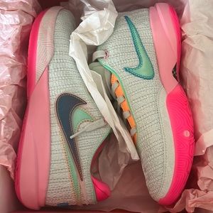 NIKE LEBRON XX barely volt multiple vert  MENS 8GOT EM’